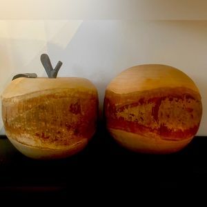Accent pieces - Apple and ball